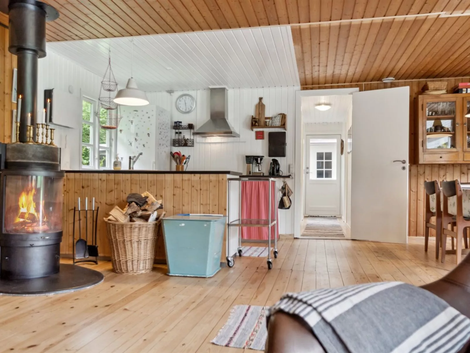 "Gunlög" - 1.3km from the sea-Inside