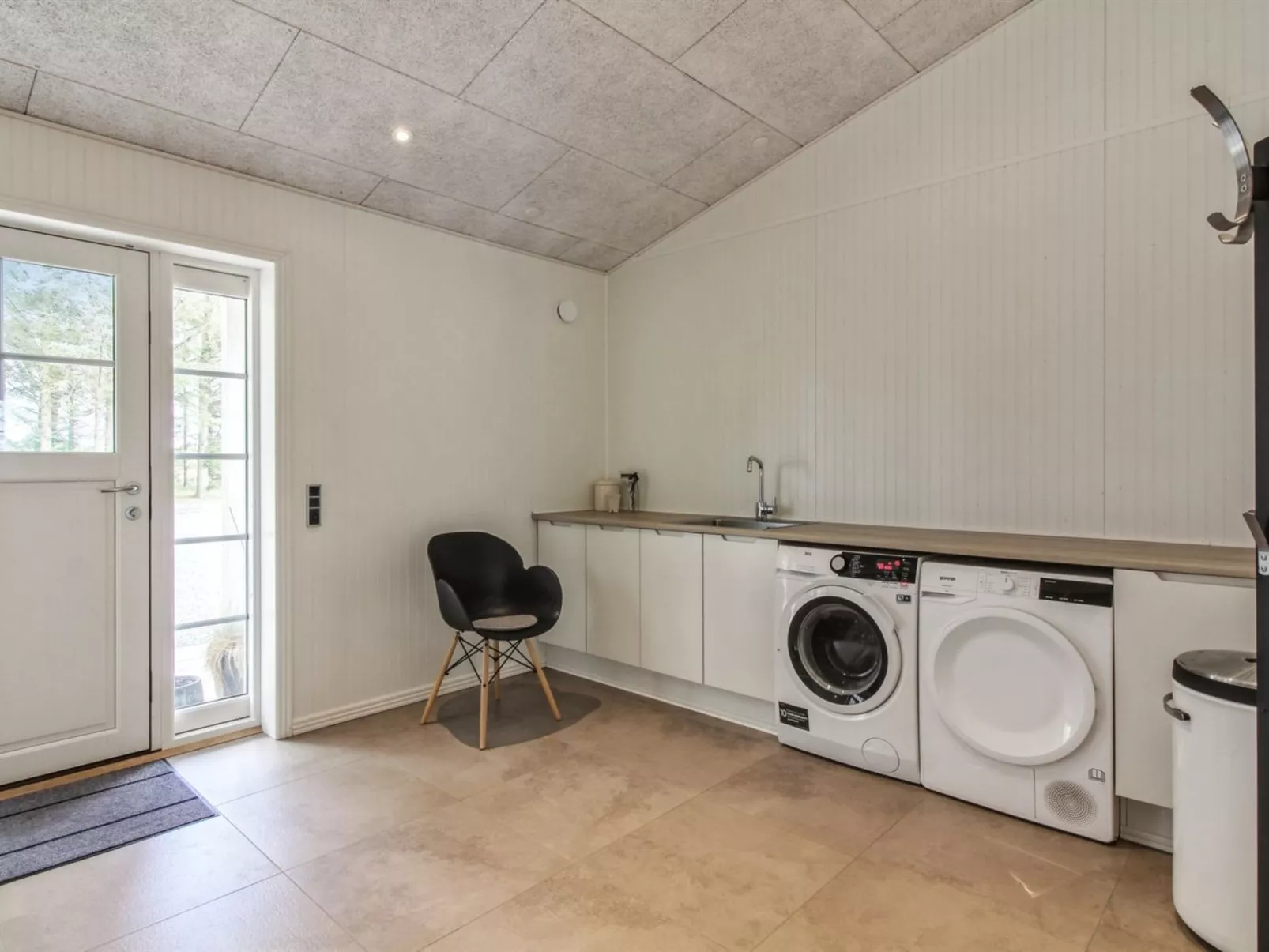 "Hela" - 1.4km from the sea-Inside