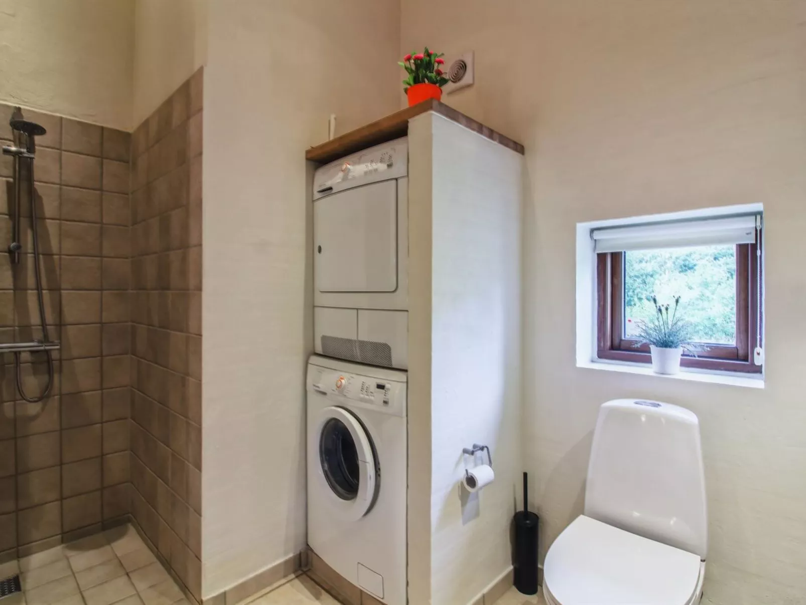 "Ran" - 1.5km from the sea-Drinnen