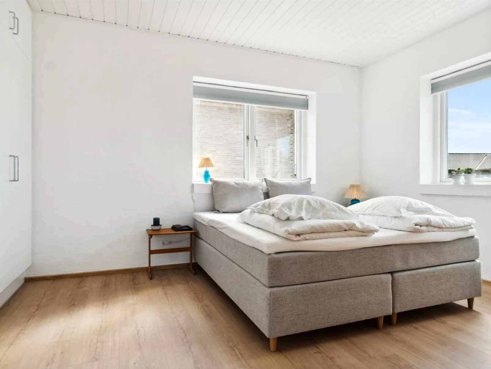 "Yakari" - 1km from the sea-Inside