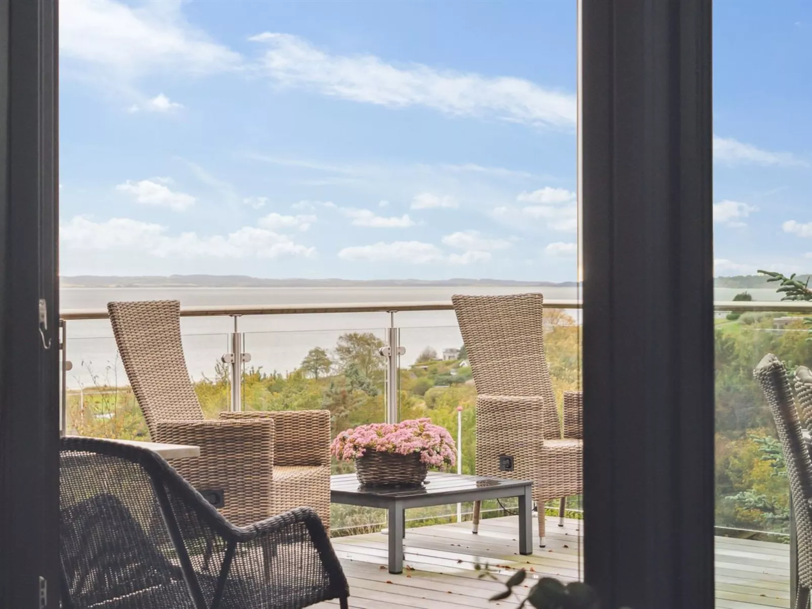 "Iarund" - 600m from the sea-Outside