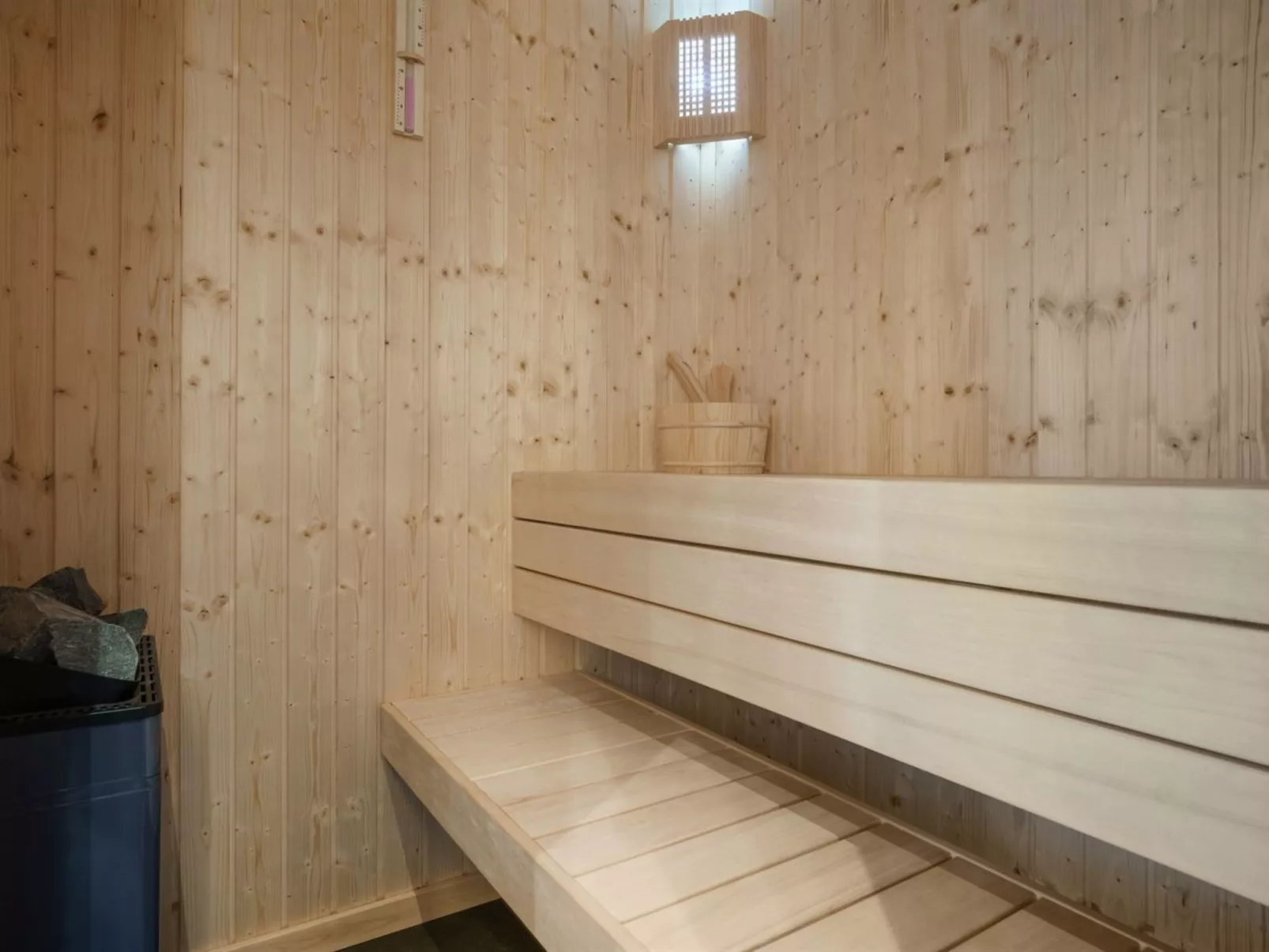 "Harrieth" - 300m from the sea-Inside