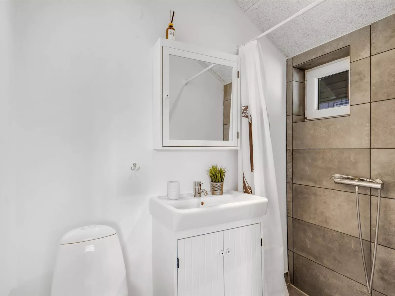 "Roska" - 1.3km from the sea-Inside