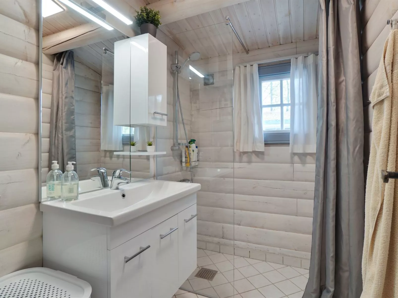 "Till" - 1.6km from the sea-Dedans