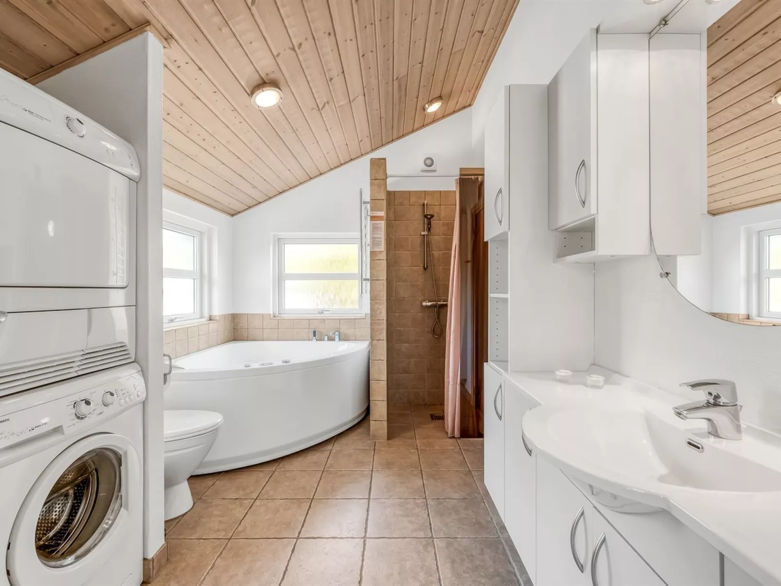 "Rekke" - 300m to the fjord-Dedans