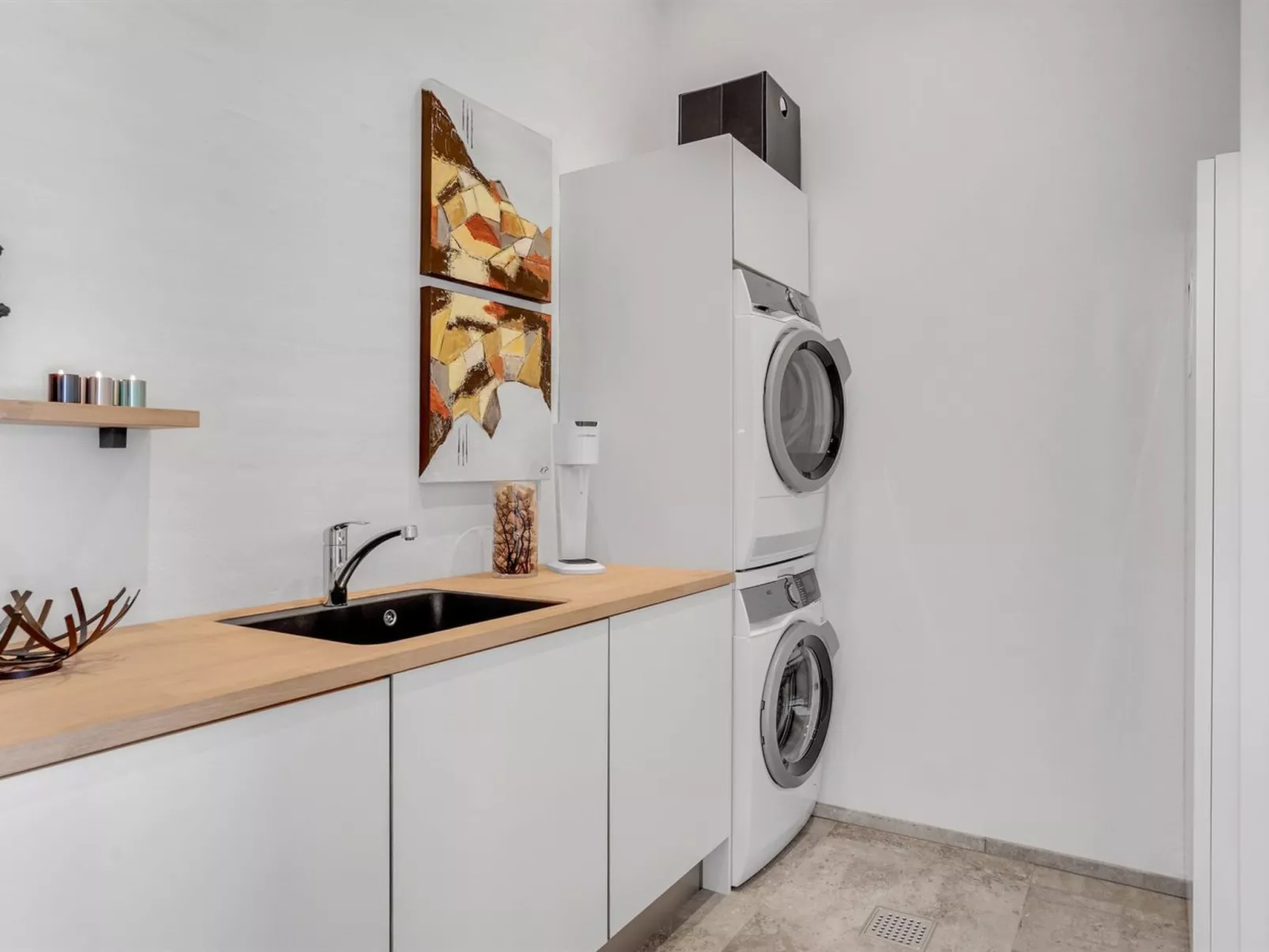 "Aaran" - 700m from the sea-Inside