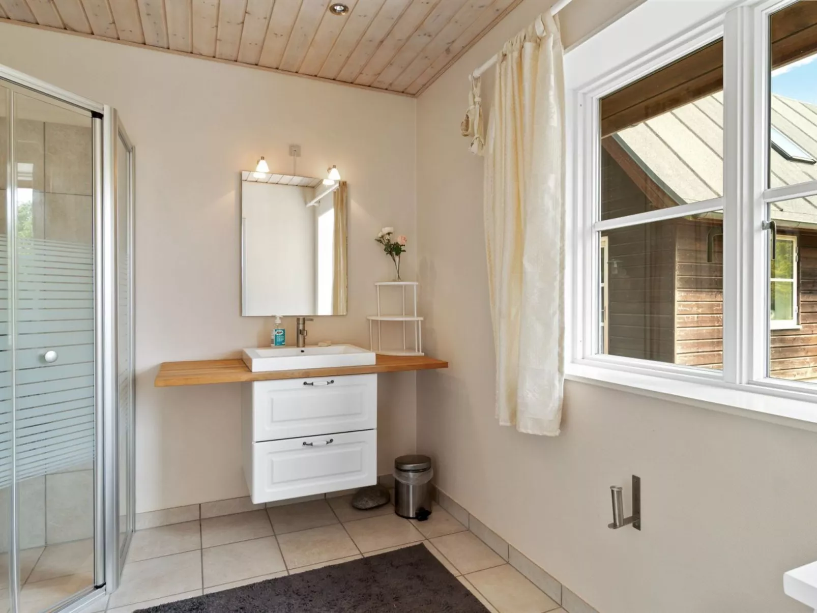 "Guthbrand" - 800m from the sea-Dedans