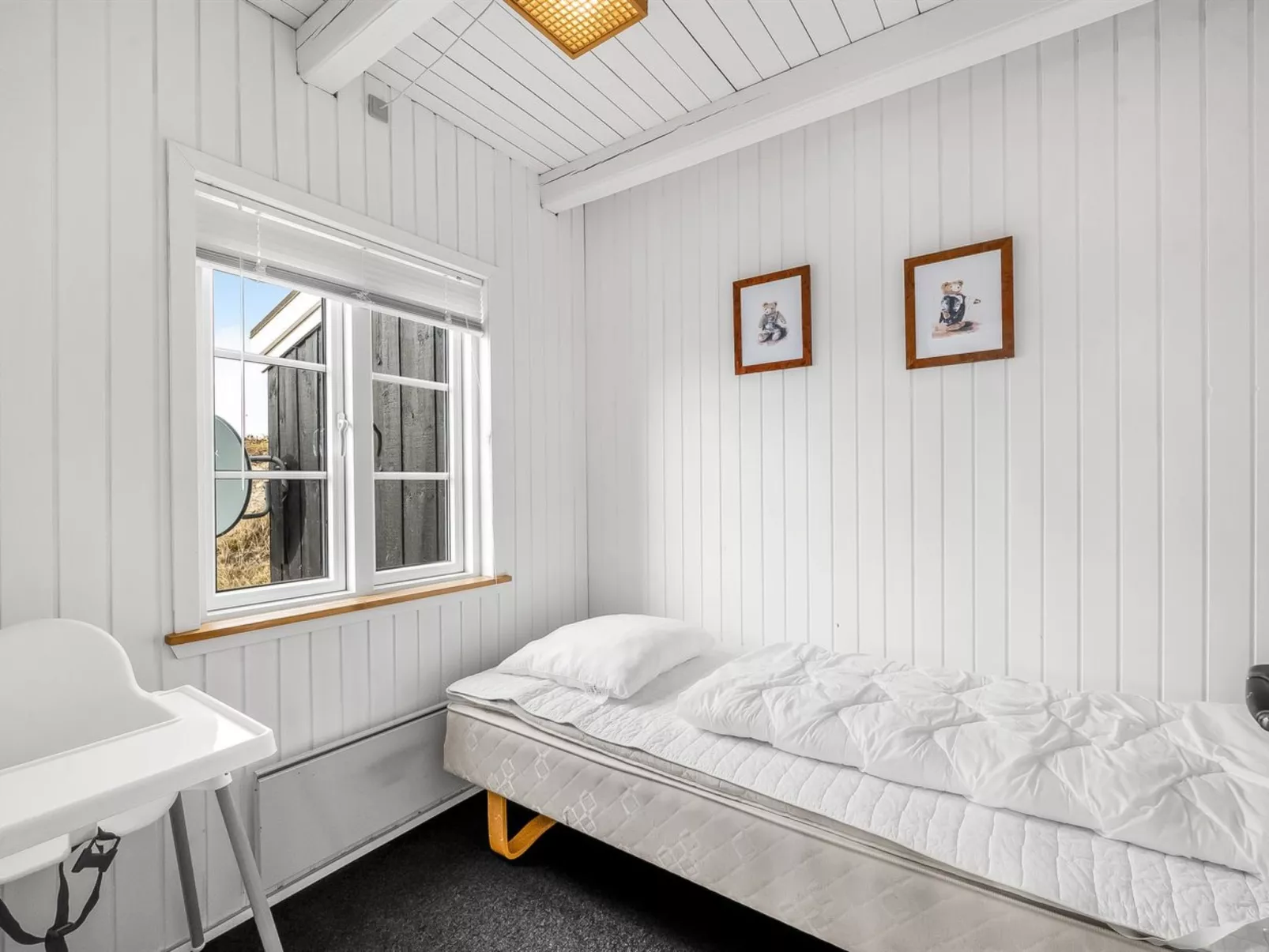 "Venla" -  from the sea-Drinnen