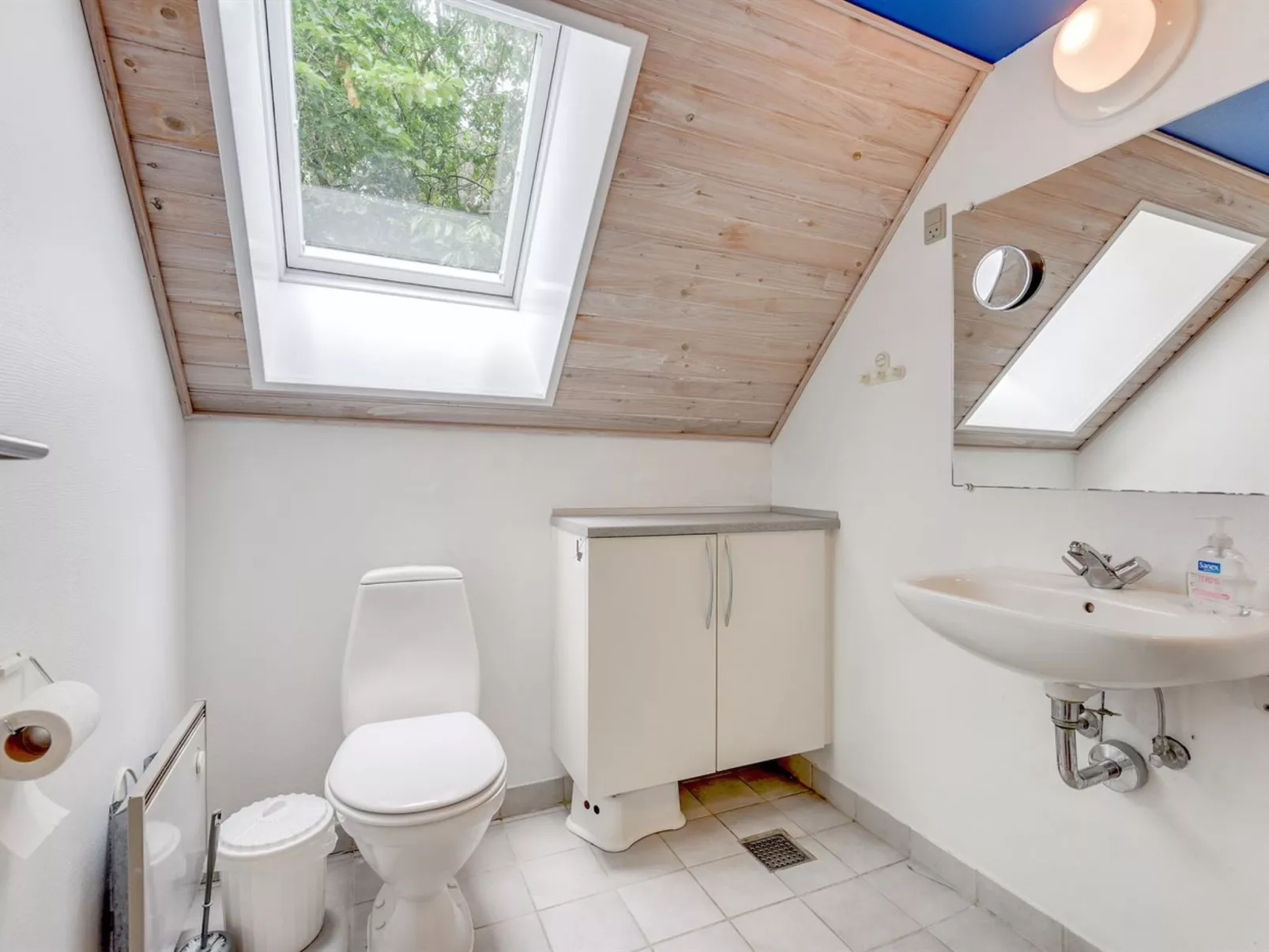 "Tabithe" - 2.2km from the sea-Inside