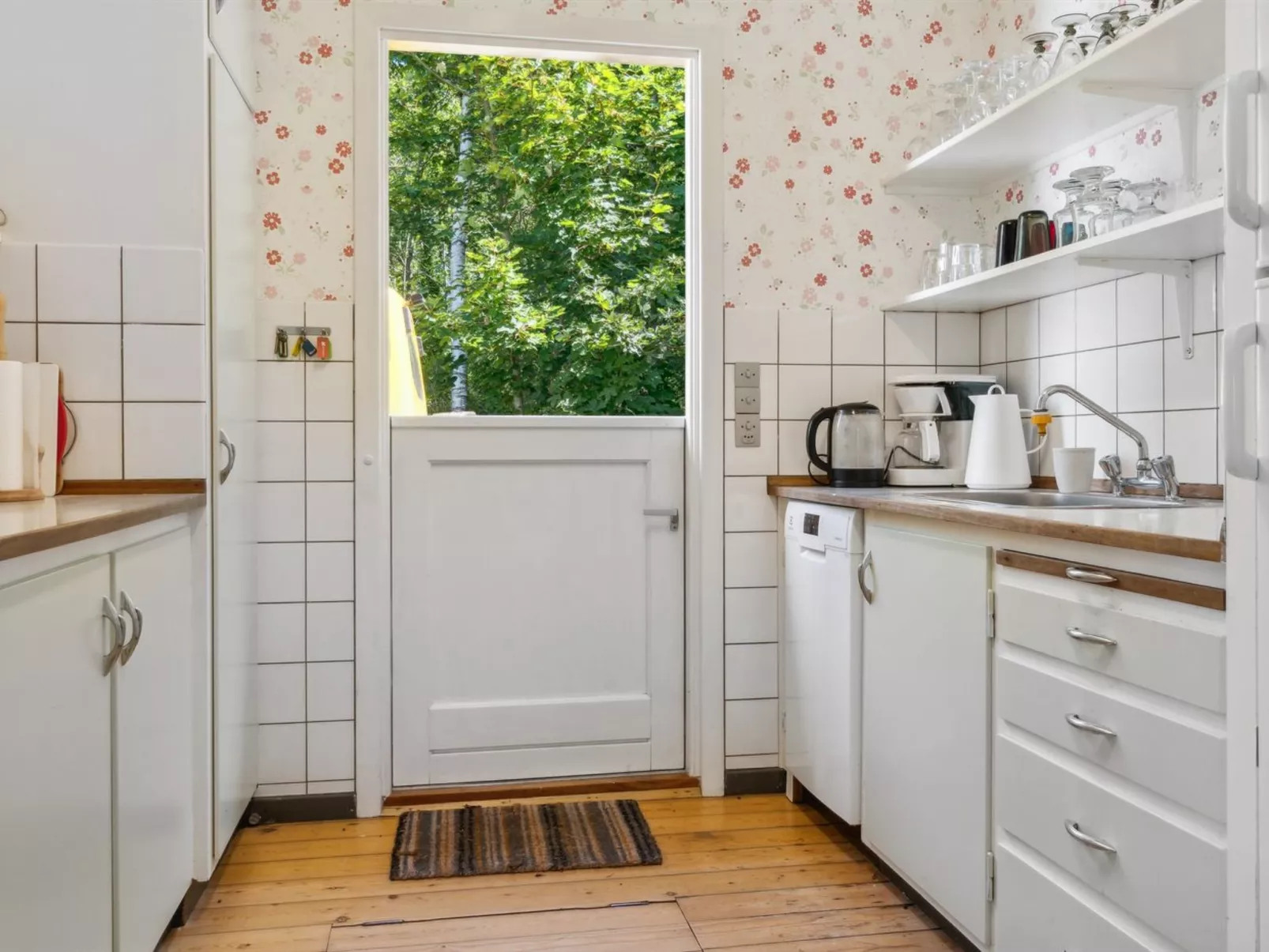 "Yasha" - 200m from the sea-Drinnen