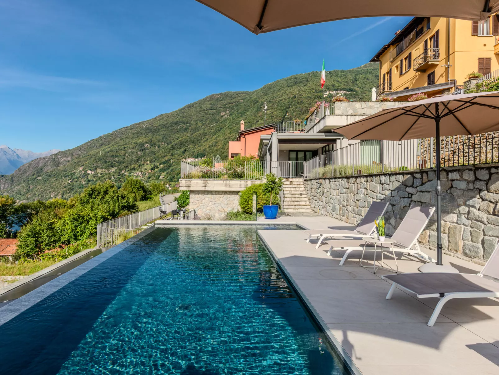 La Terrazza sul Lago-Outside