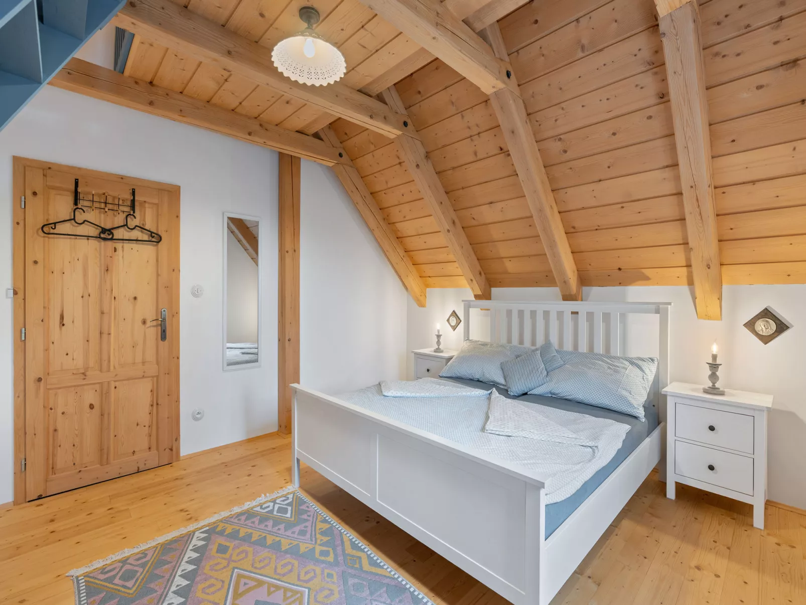 Roubenka Maleč-Inside