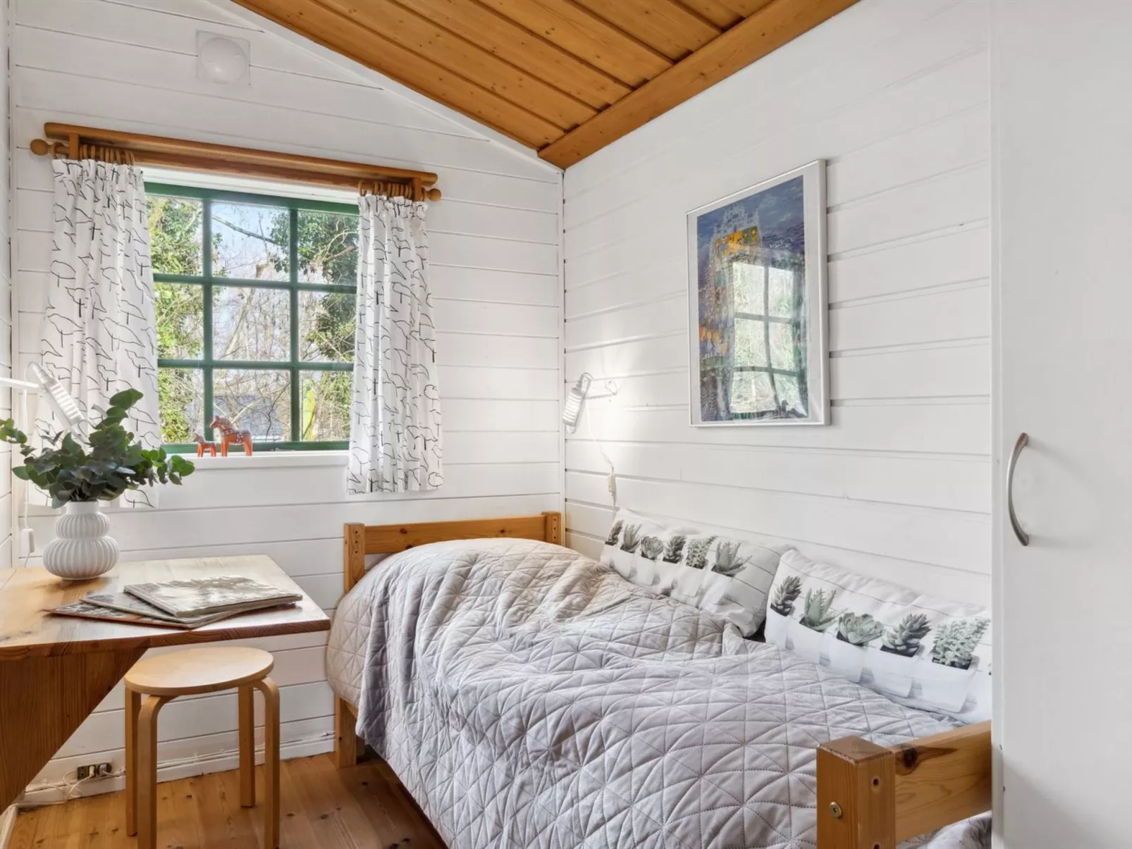 "Bonde" - 800m to the fjord-Inside