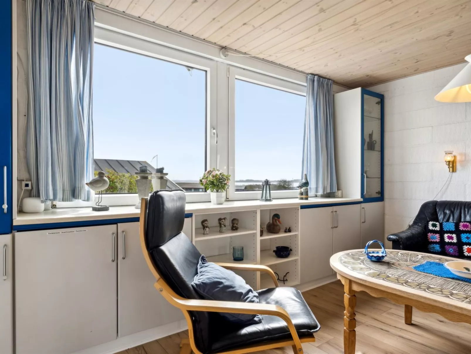 "Aletha" - 300m to the fjord-Drinnen