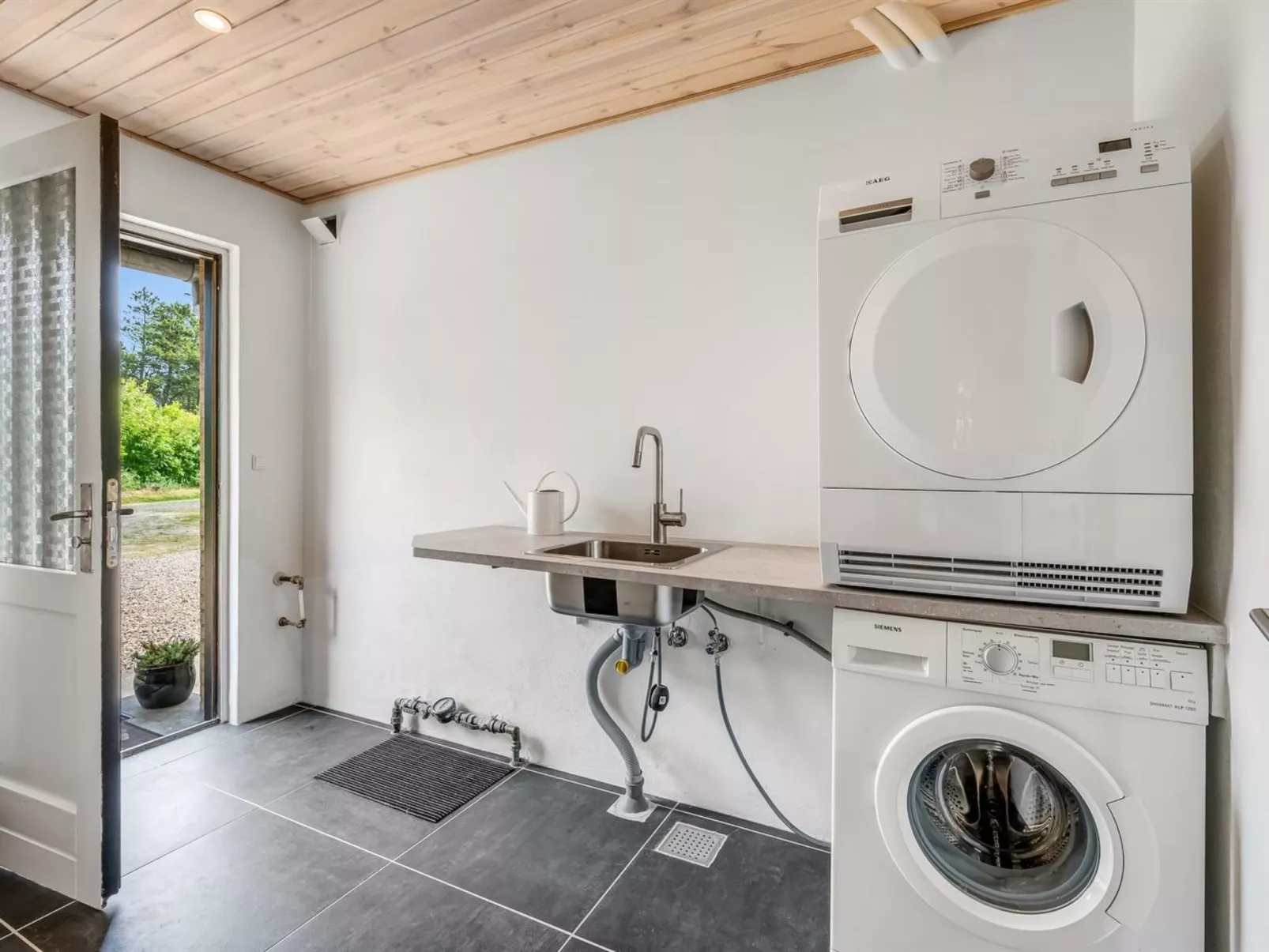 "Lavrans" - 2.5km from the sea-Drinnen