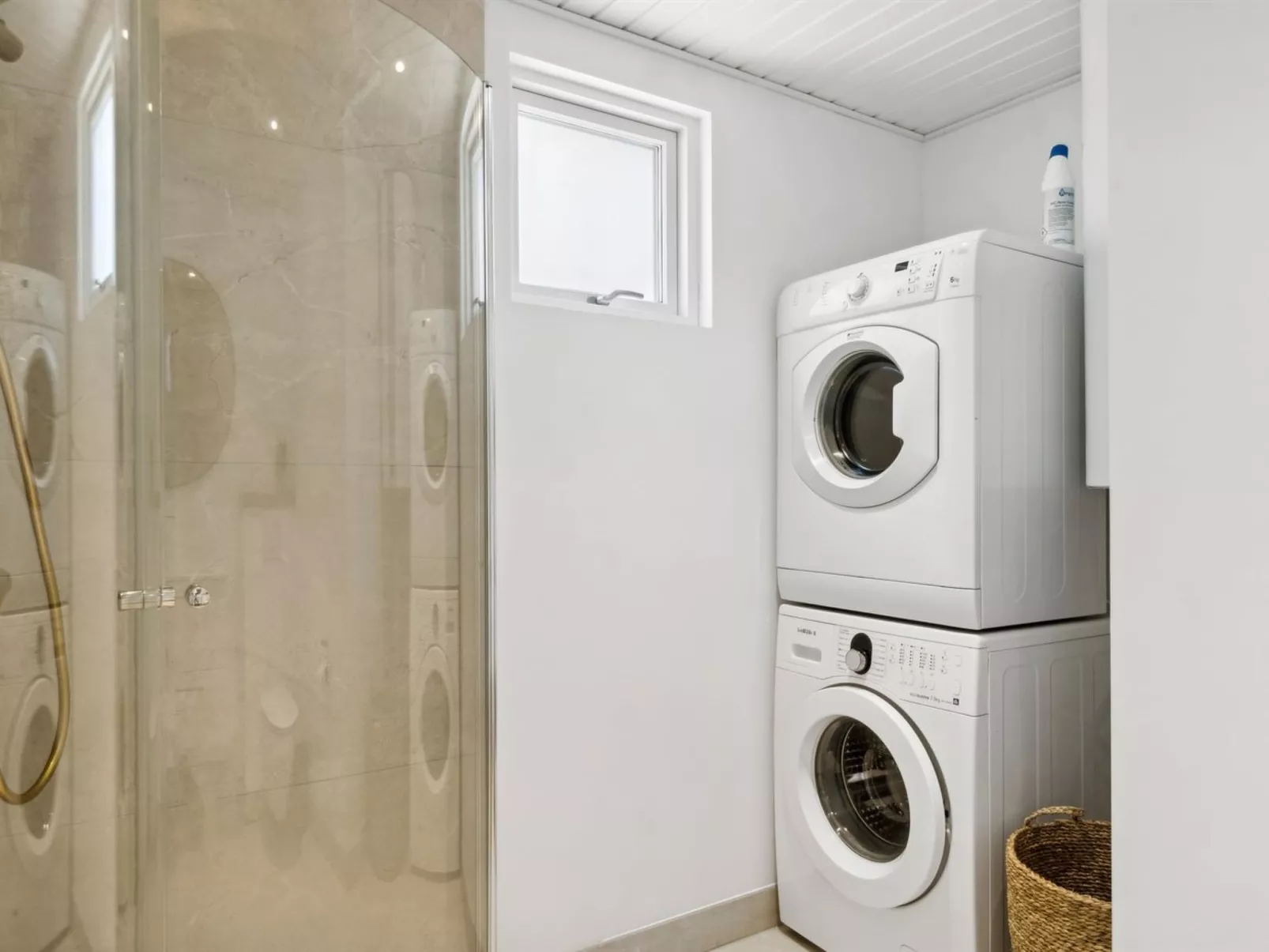 "Asta" - 1km from the sea-Drinnen