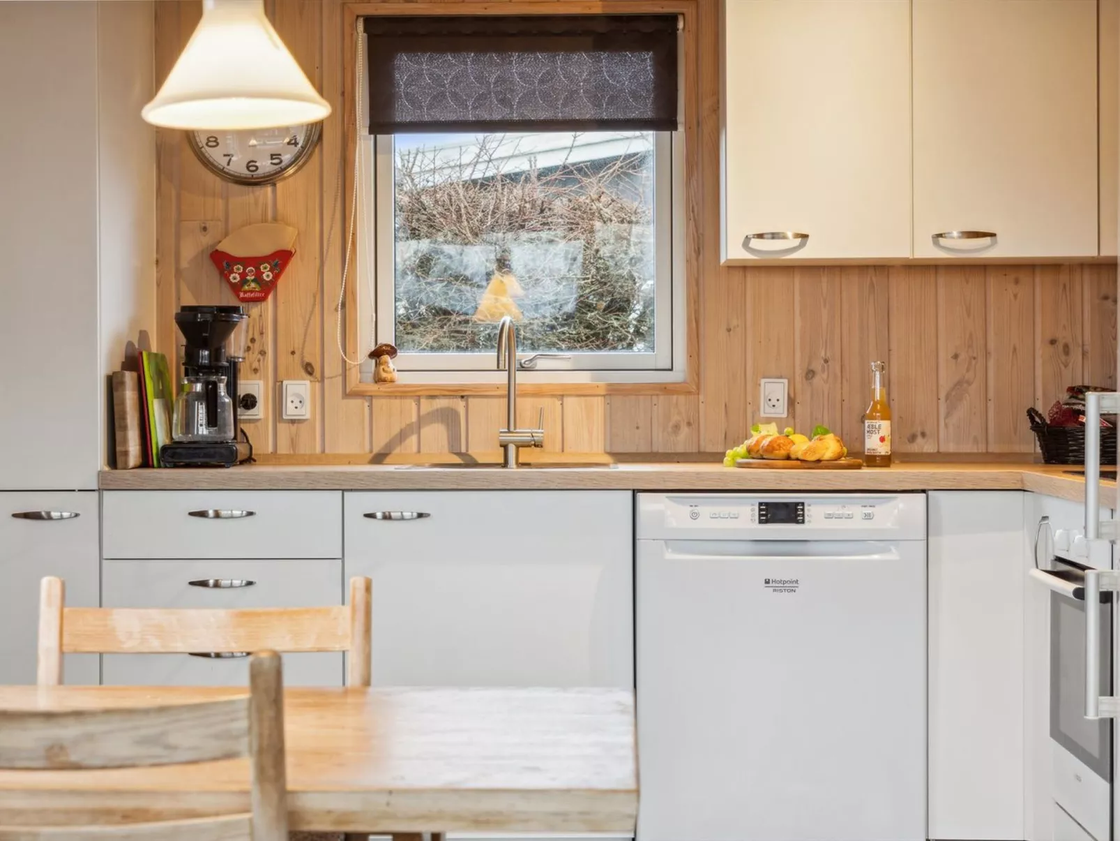 "Ritha" - 175m from the sea-Inside