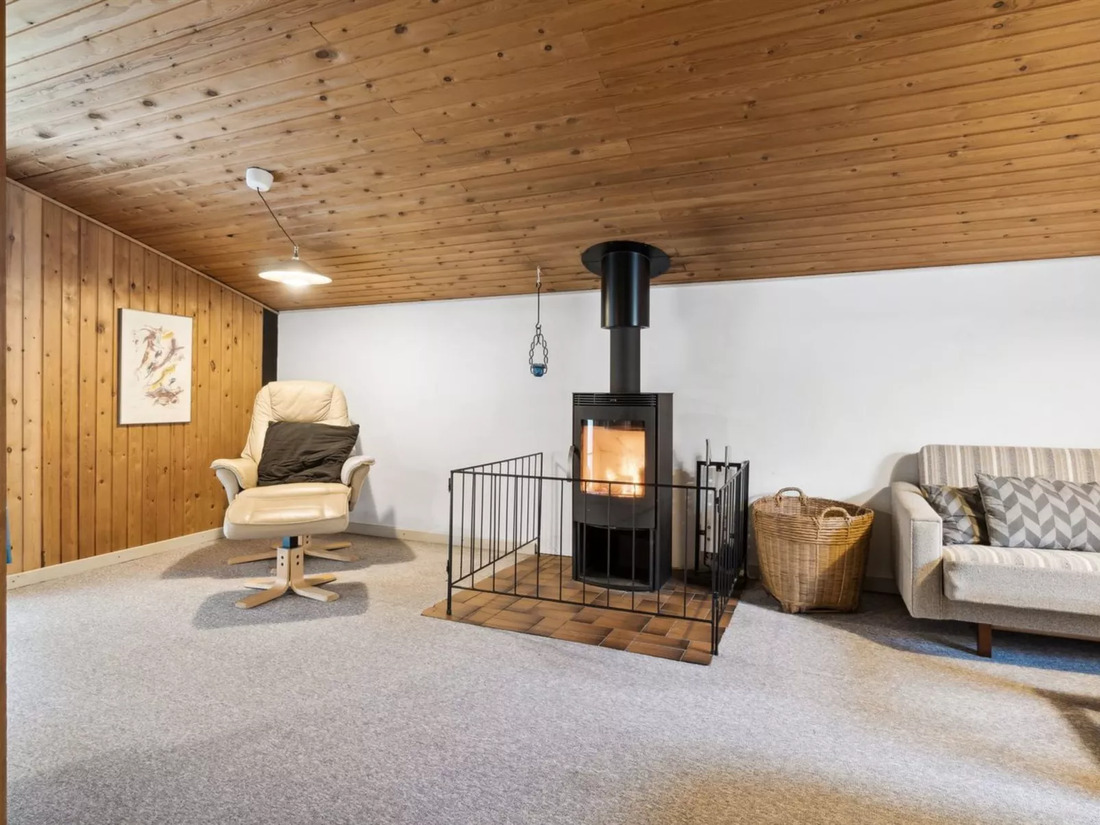 "Suri" - 200m to the fjord-Inside