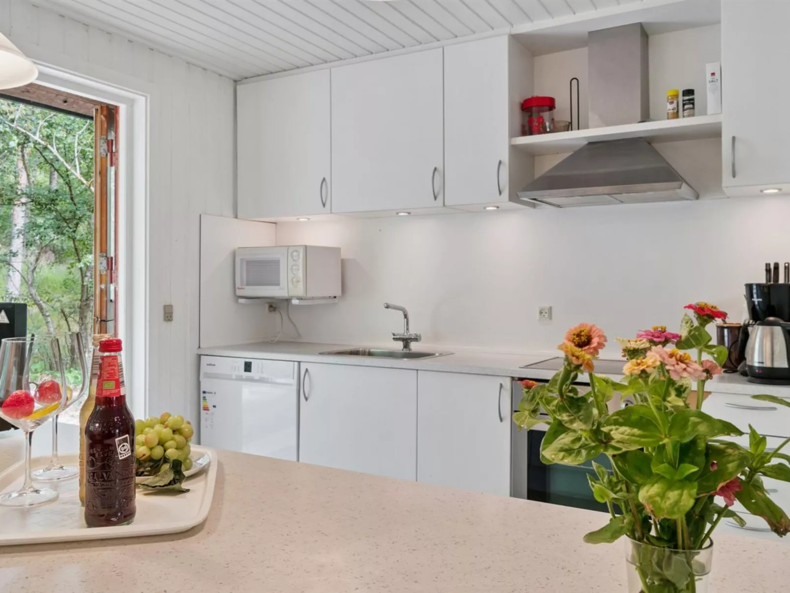 "Clementine" - 1.2km from the sea-Inside