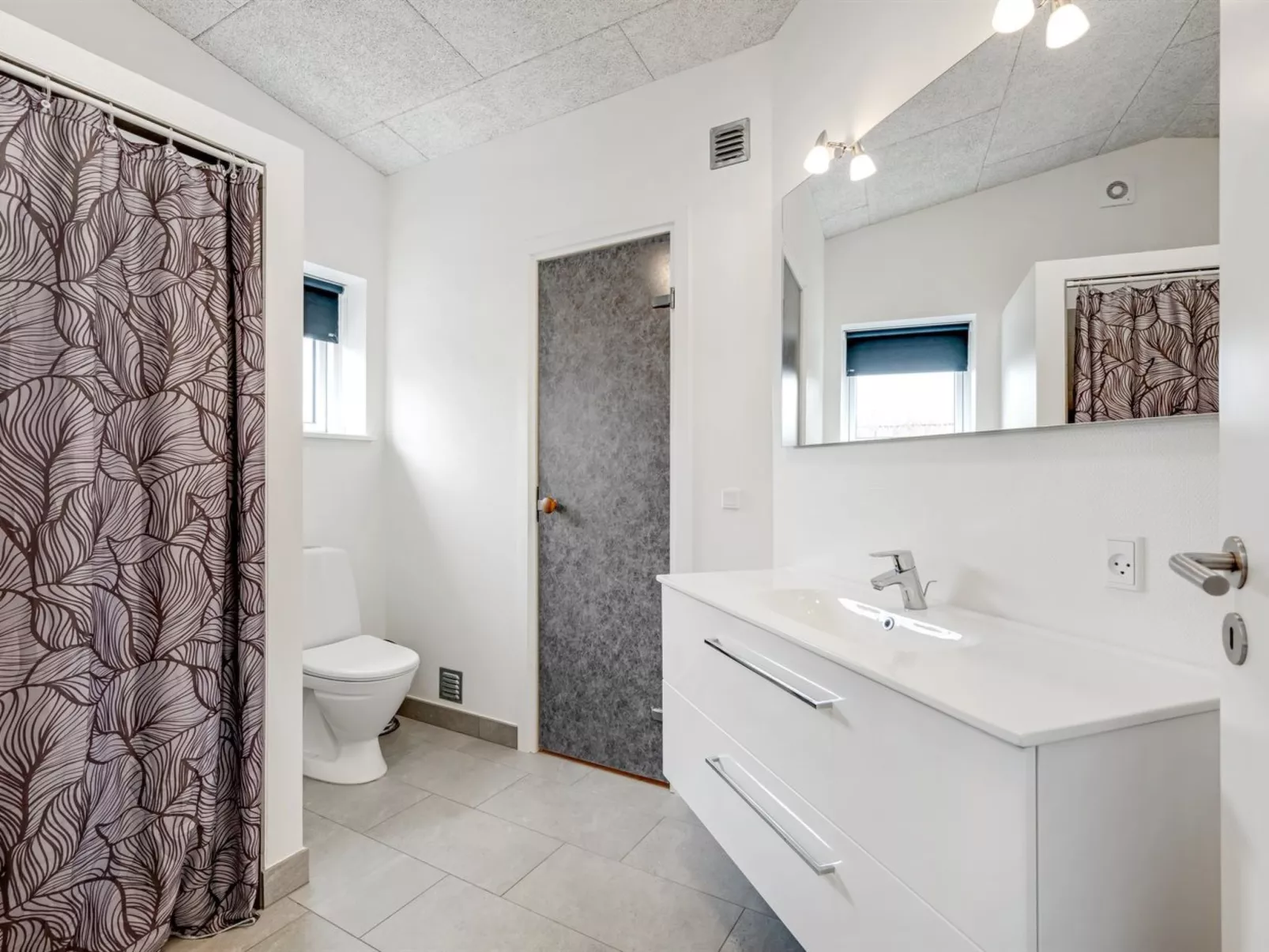 "Dorrit" - 1.2km from the sea-Drinnen