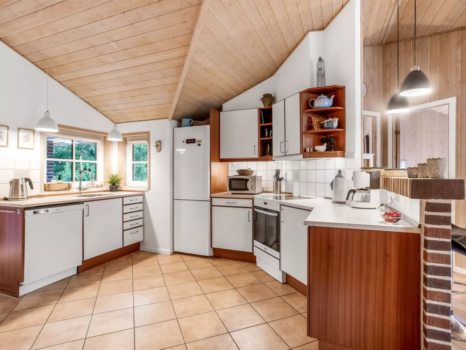 "Ronna" - 2.2km from the sea-Inside