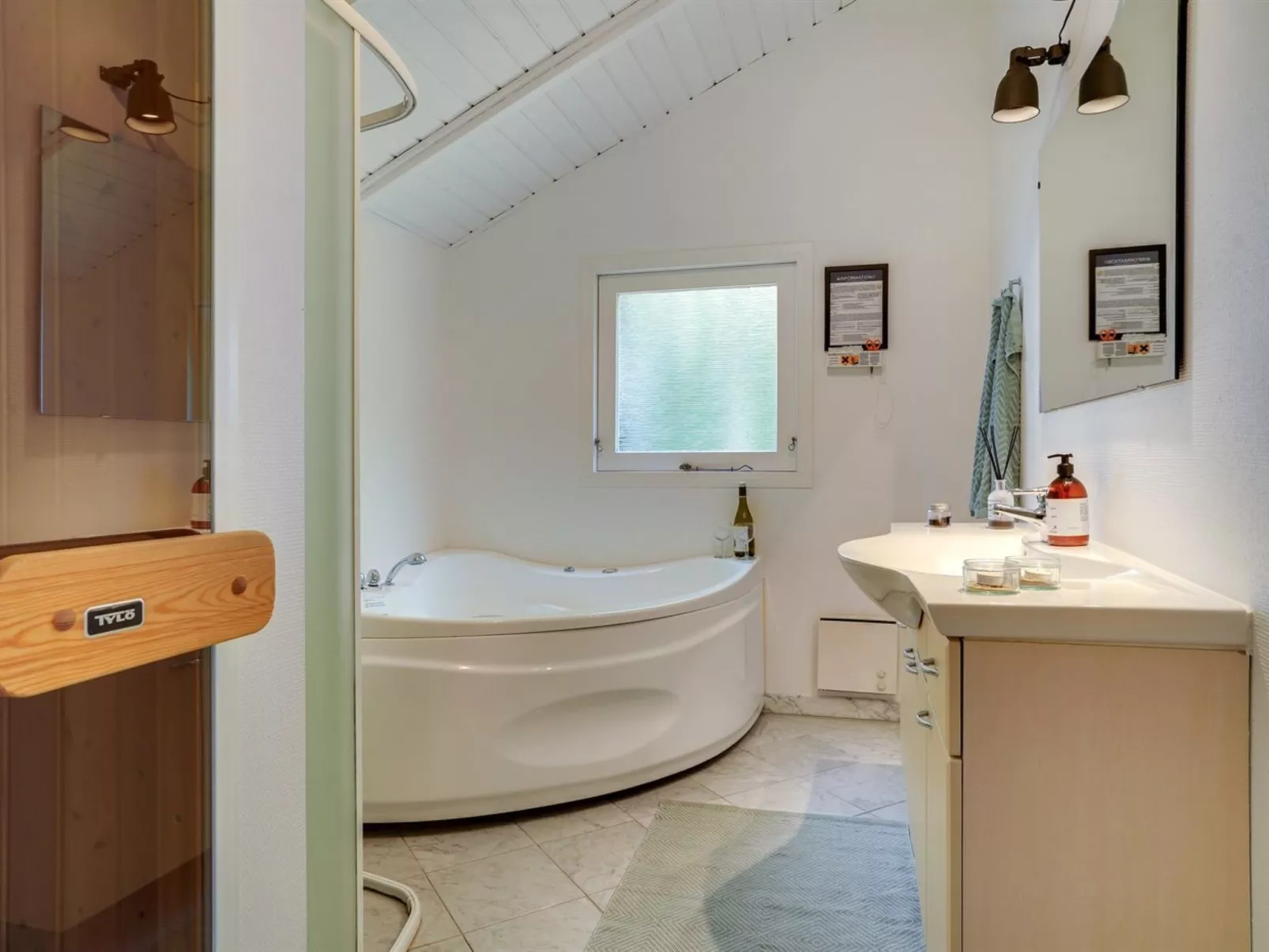 "Jannick" - 1.5km from the sea-Inside