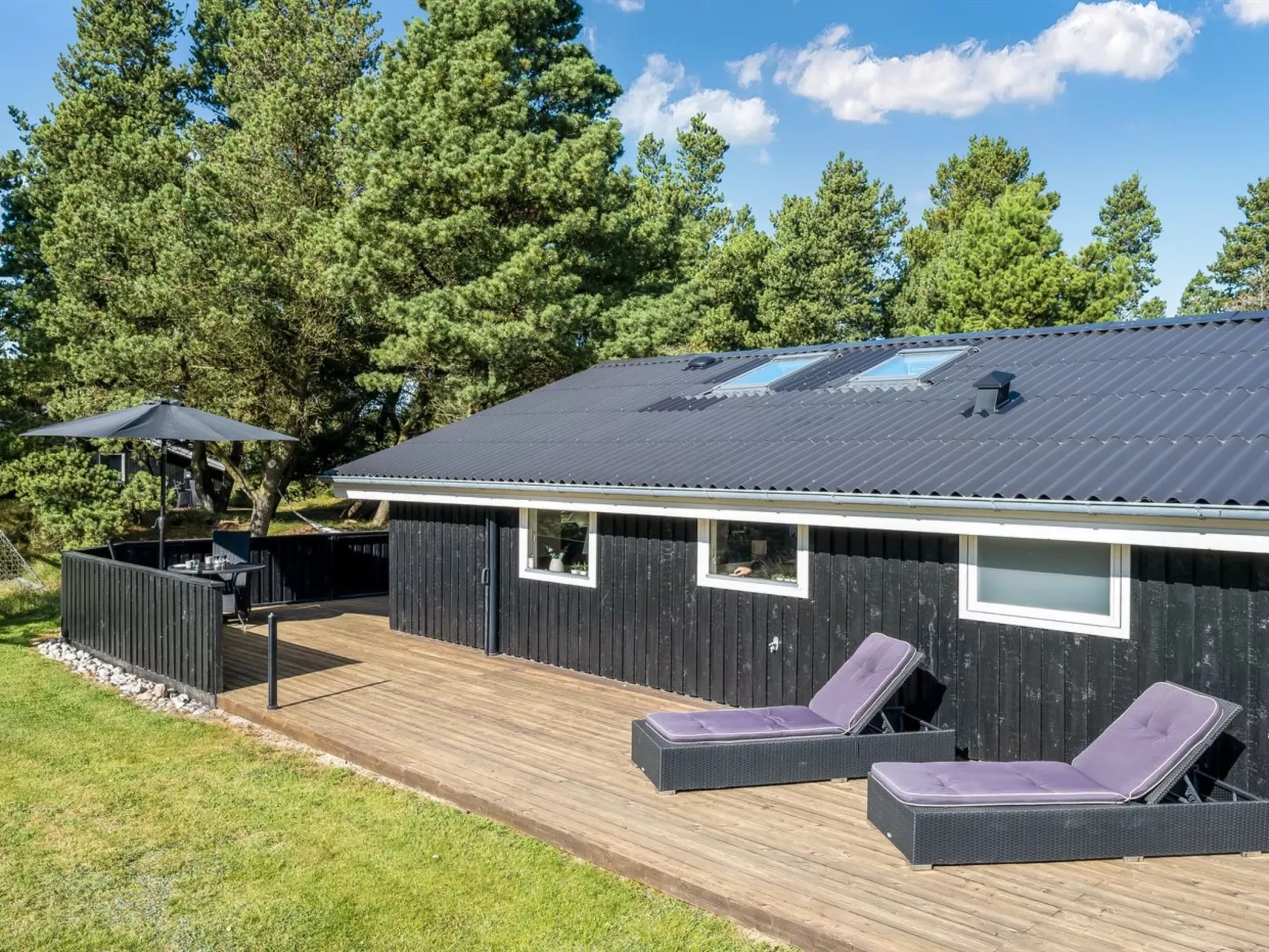 "Eirik" - 2.5km from the sea-Outside