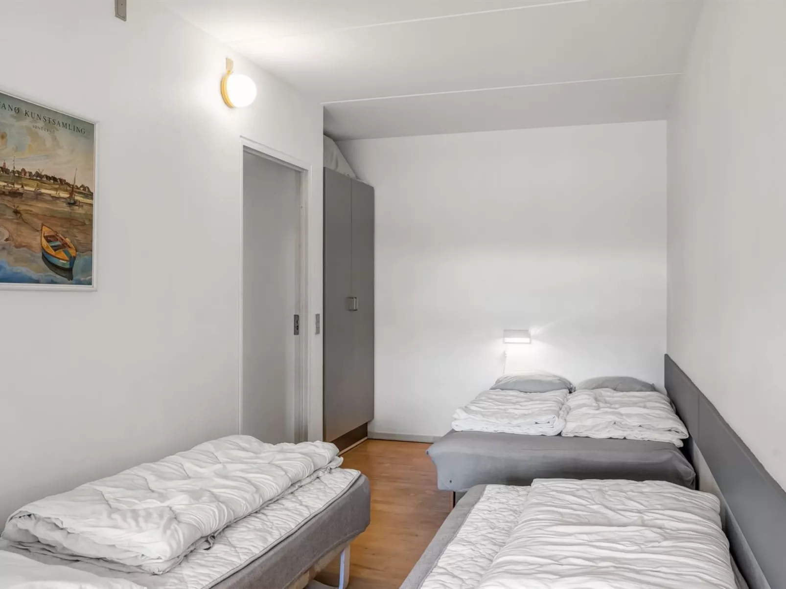 "Akai" - 100m from the sea-Dedans