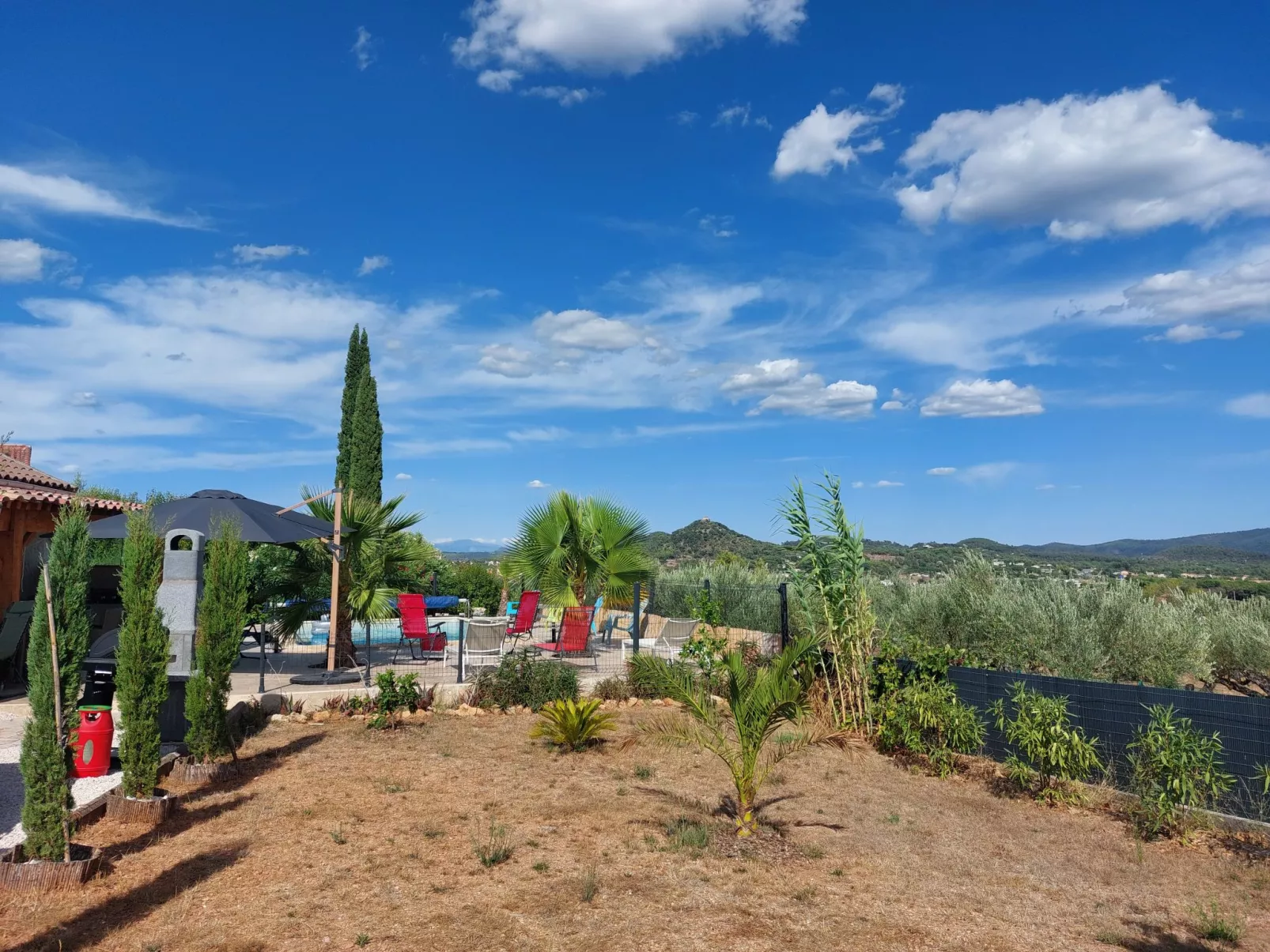 Les Lauriers Blancs-Outside