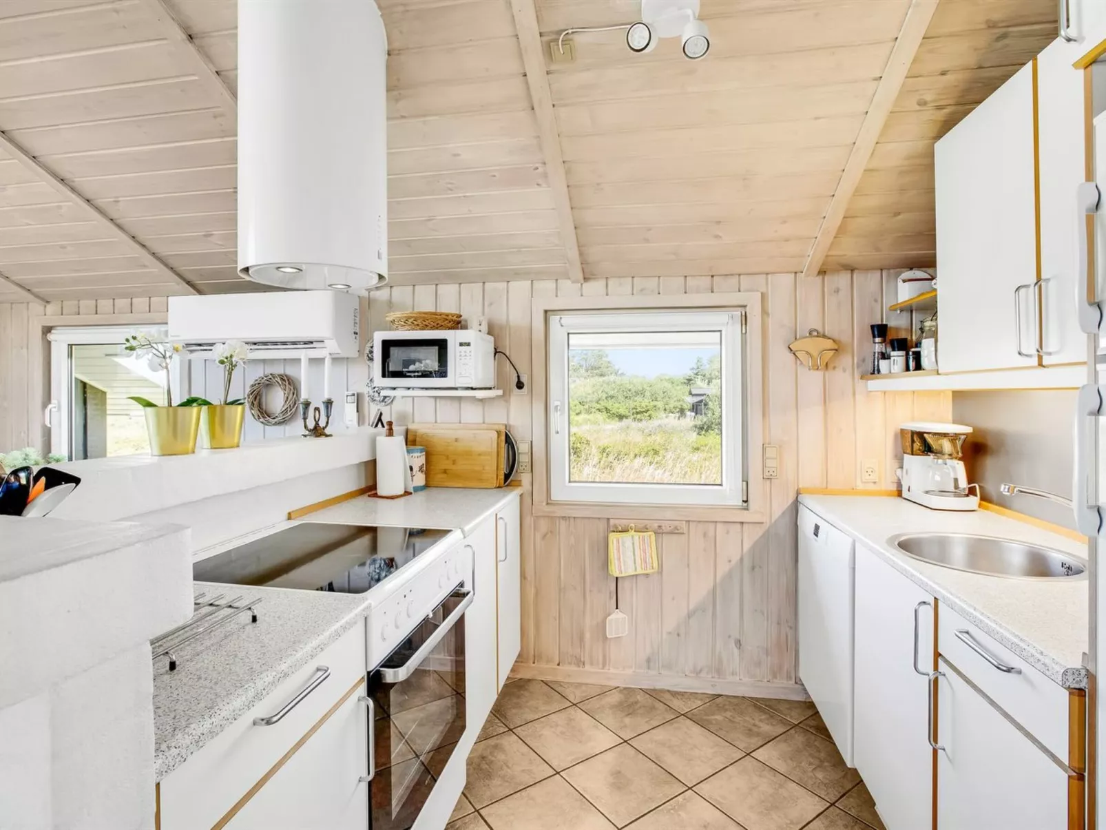 "Hariet" - 300m from the sea-Drinnen