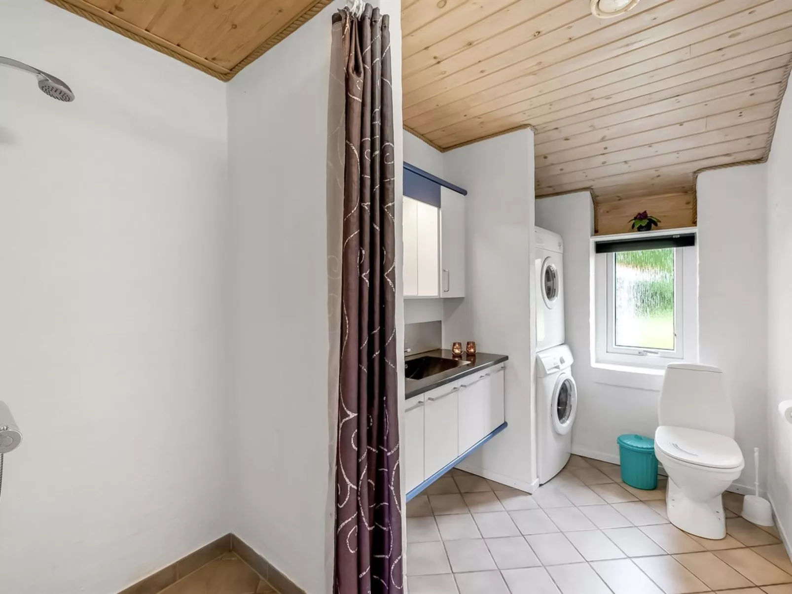 "Dorithea" - 1.3km from the sea-Drinnen