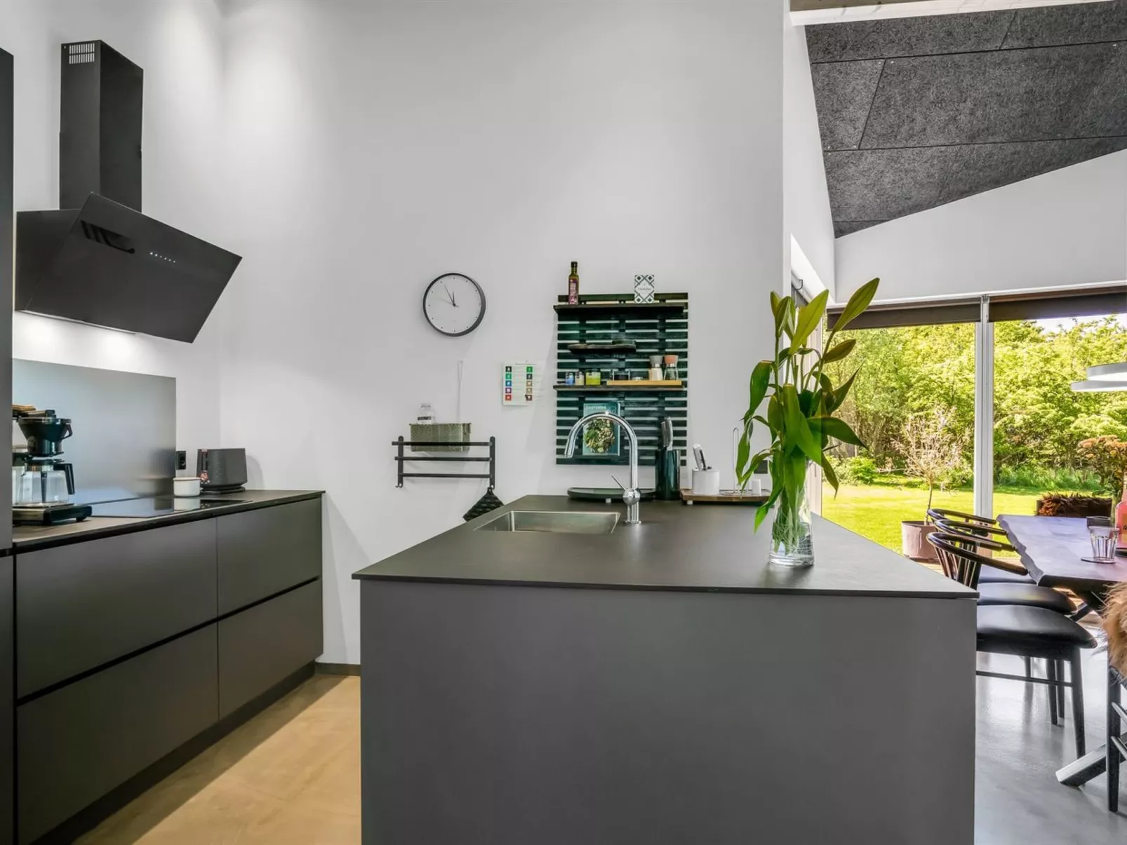 "Melina" - 900m to the fjord-Drinnen