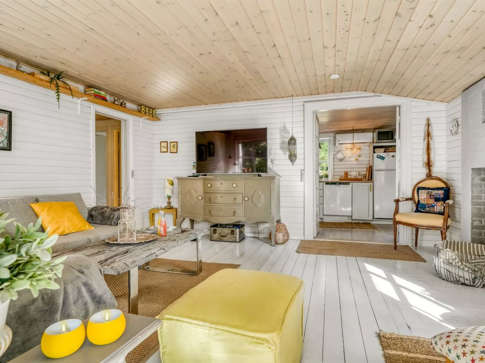 "Ellinore" -  from the sea-Drinnen