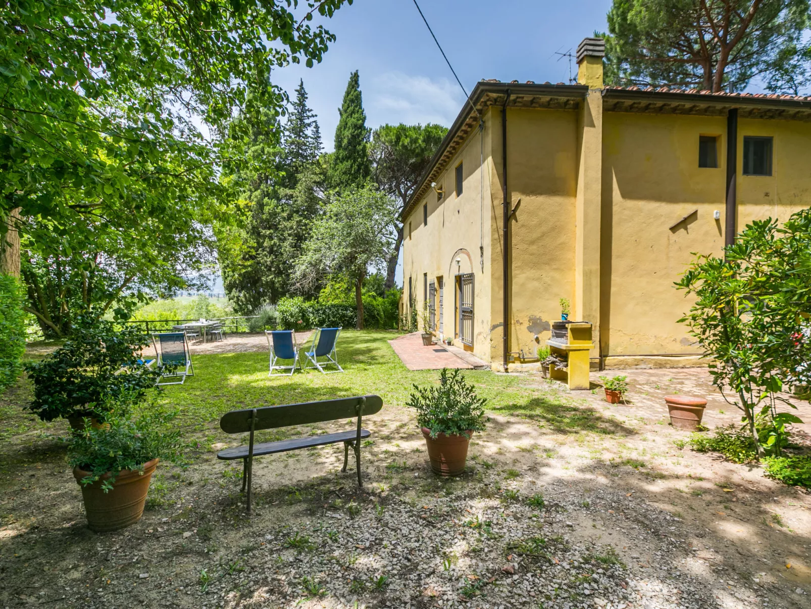 Legno-Outside