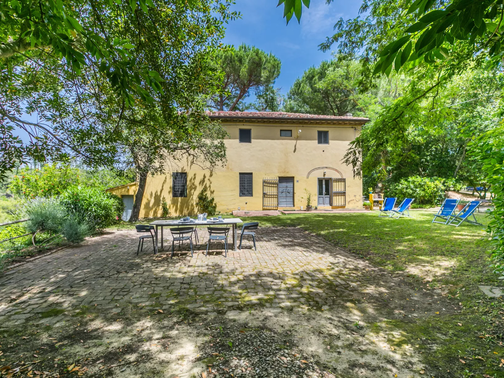 Legno-Outside