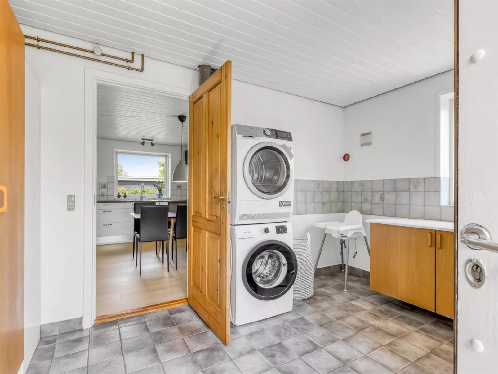 "Sissela" -  from the sea-Drinnen