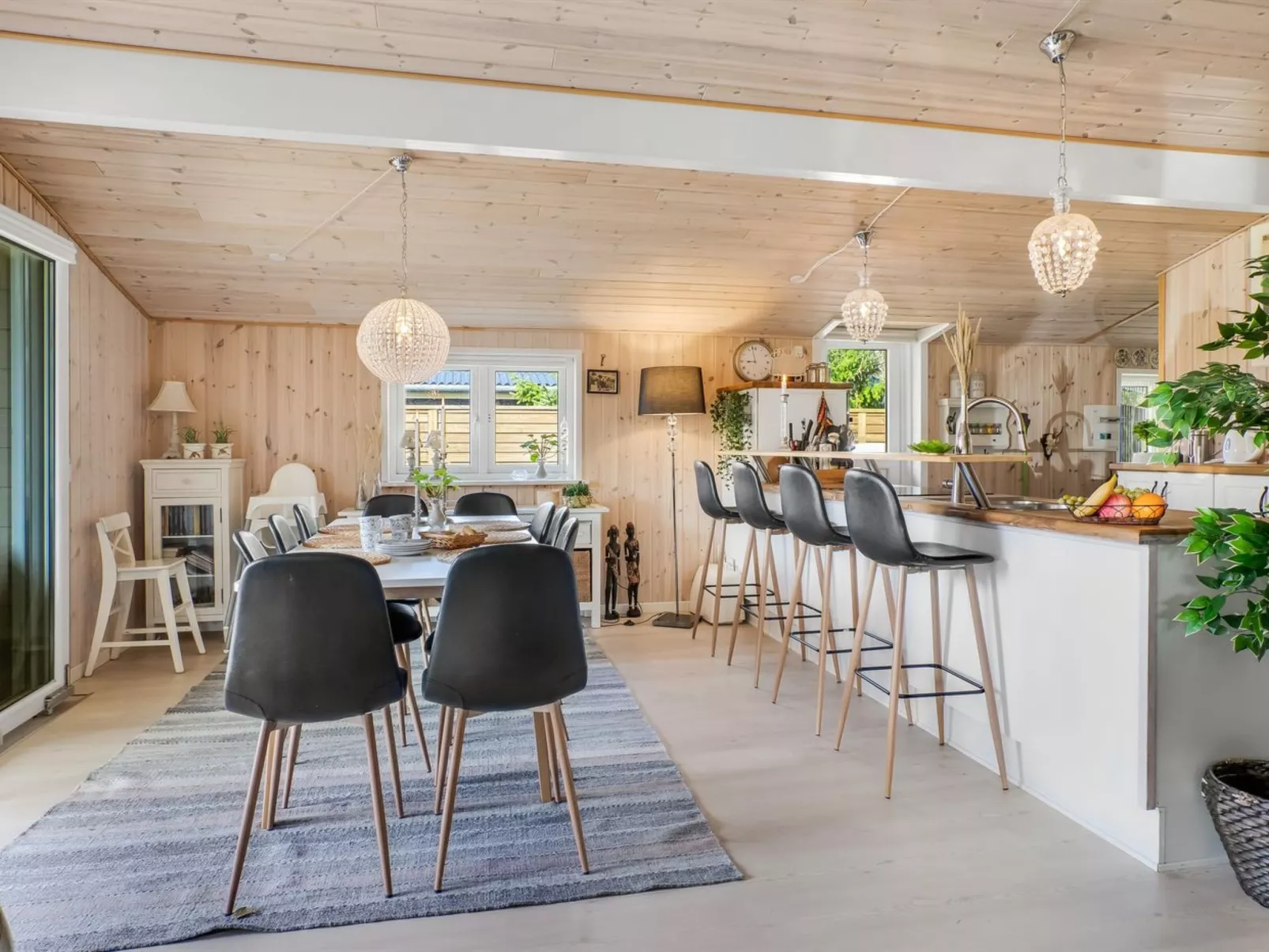 "Livni" -  from the sea-Drinnen