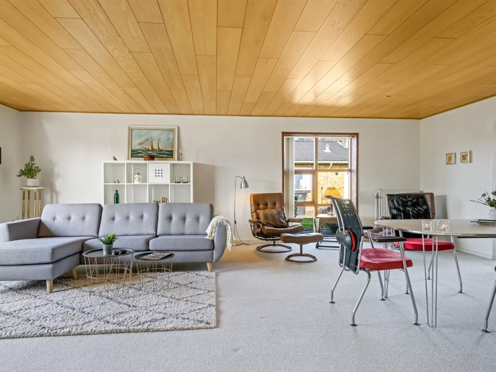 "Satu" - 2km from the sea-Inside