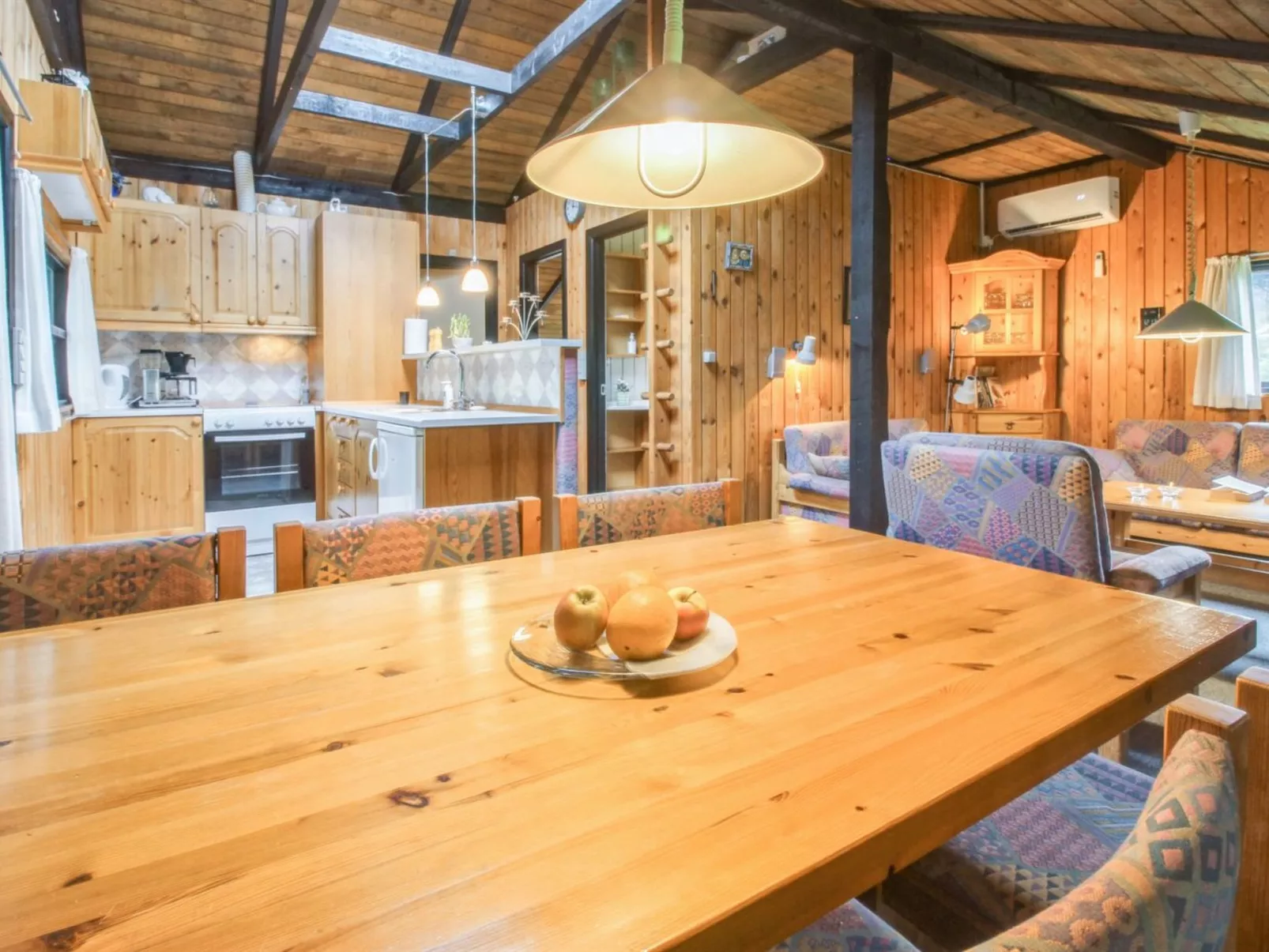 "Gabi" - 30km from the sea-Drinnen