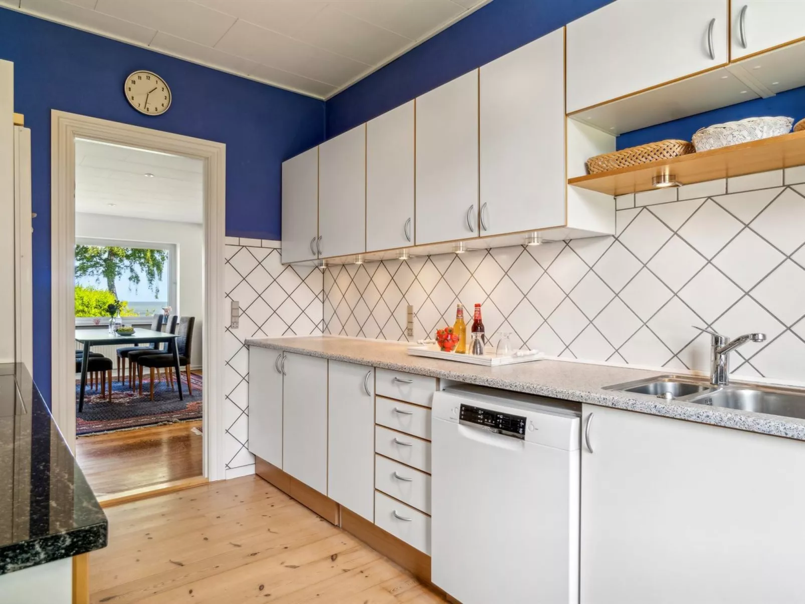 "Vanta" - 50m from the sea-Drinnen