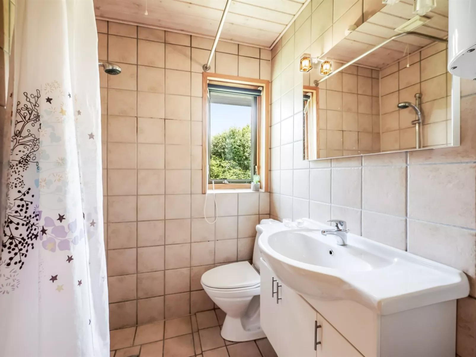 "Arlin" - 380m to the fjord-Inside