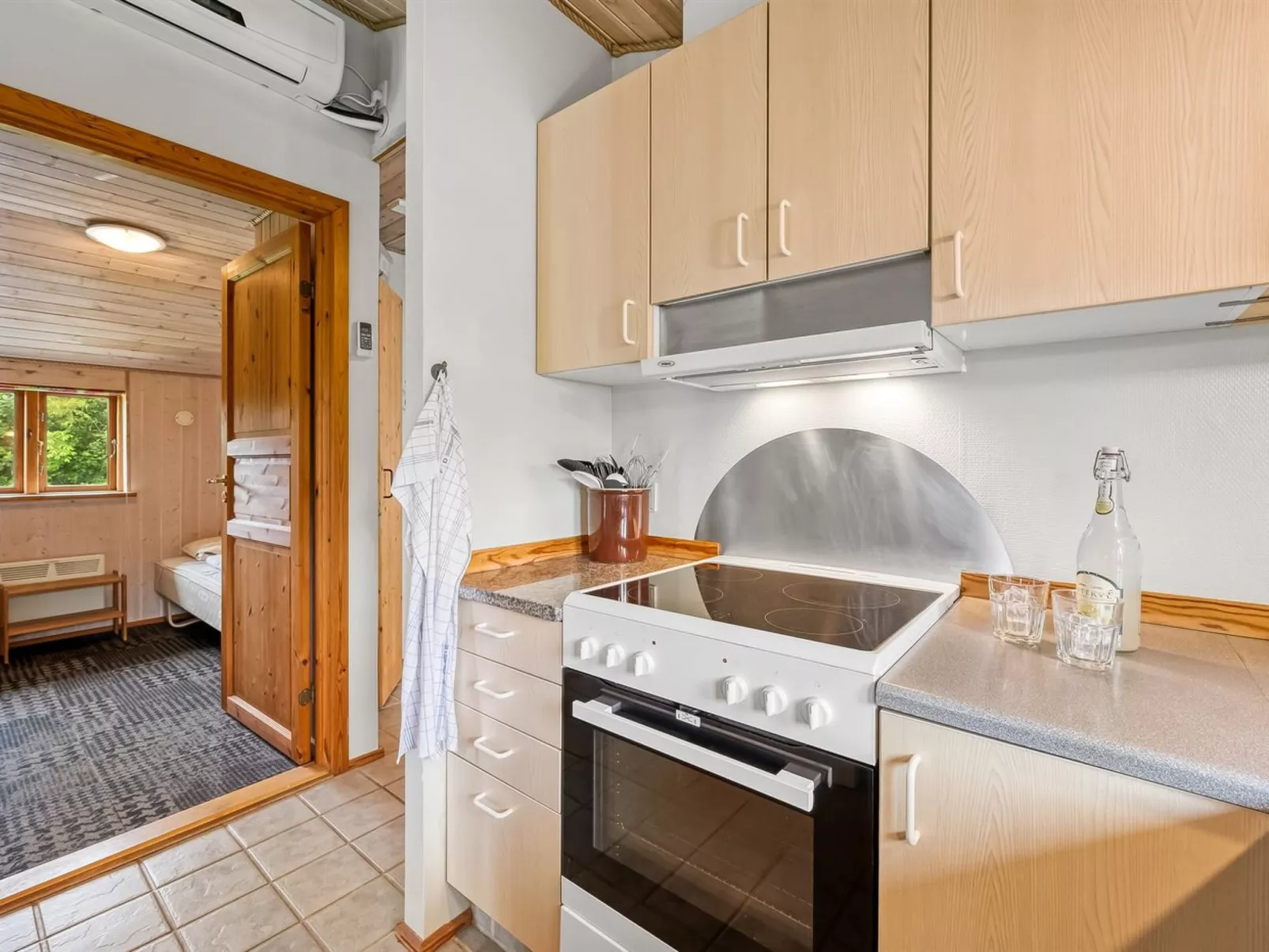 "Åsa" - 500m to the fjord-Inside