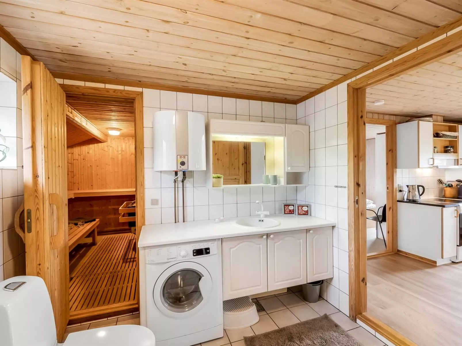 "Tian" - 400m to the fjord-Dedans