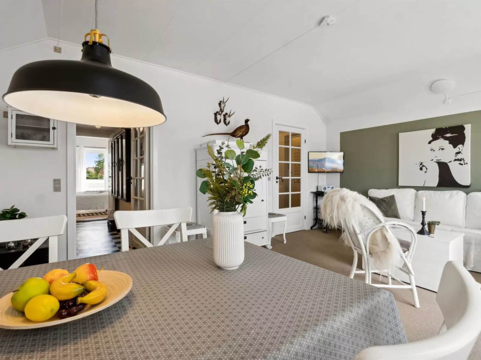 "Reimer" - 10m from the sea-Inside