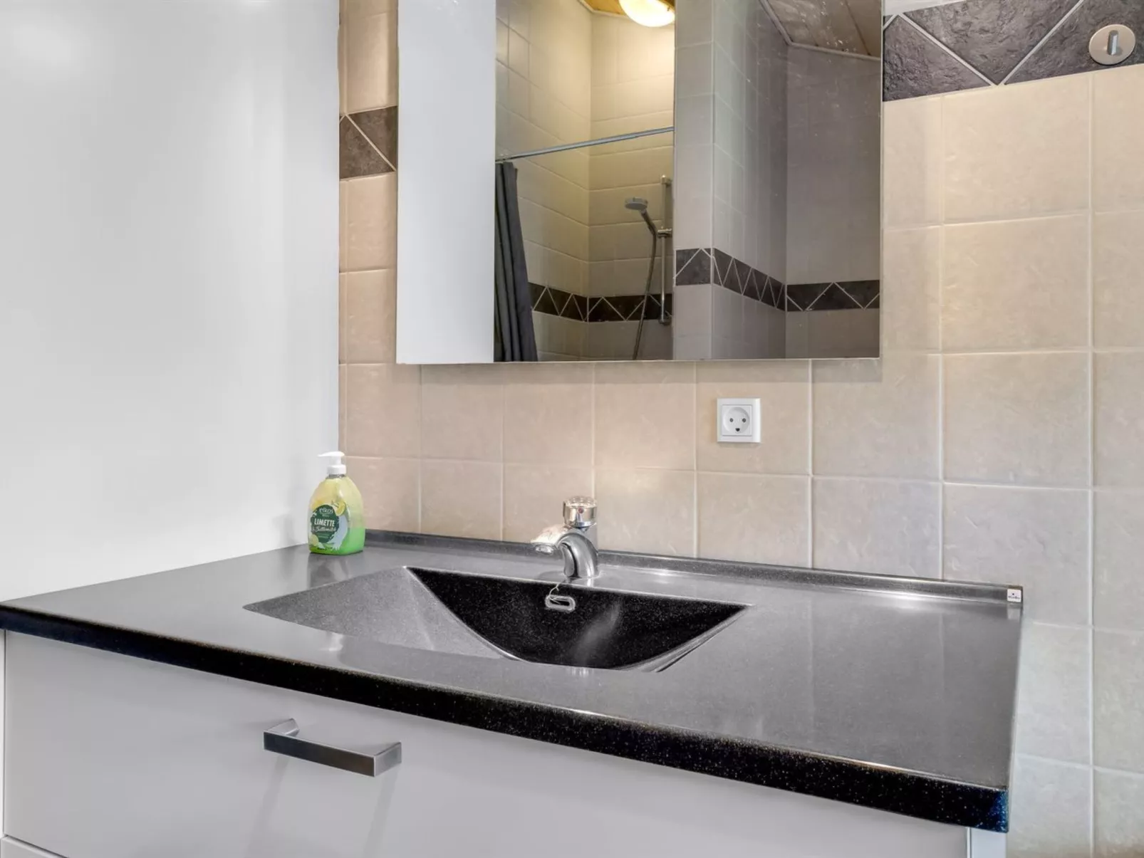 "Næwe" - 30km from the sea-Inside