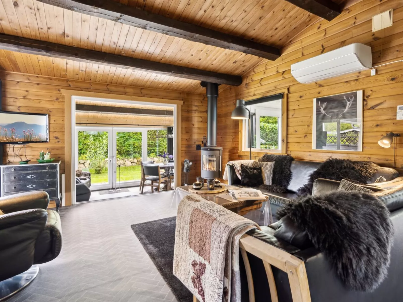 "Araminta" - 800m from the sea-Inside