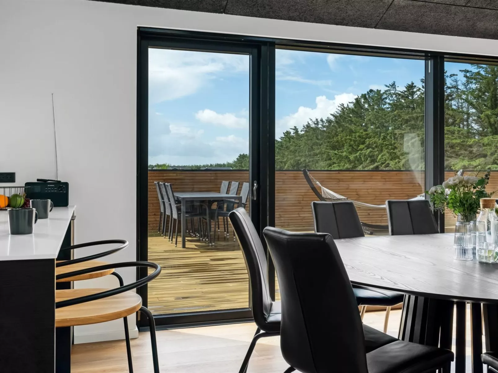 "Udder" - 1.5km from the sea-Inside