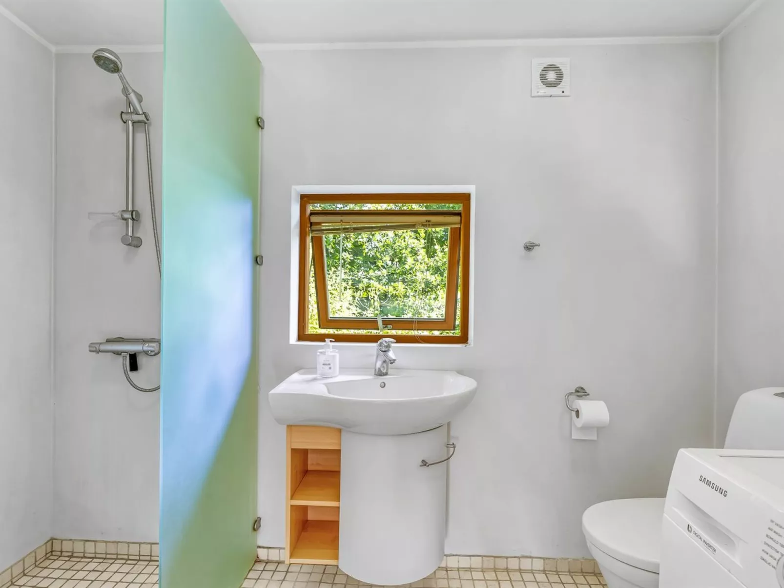 "Nielsigne" - 1.3km from the sea-Drinnen