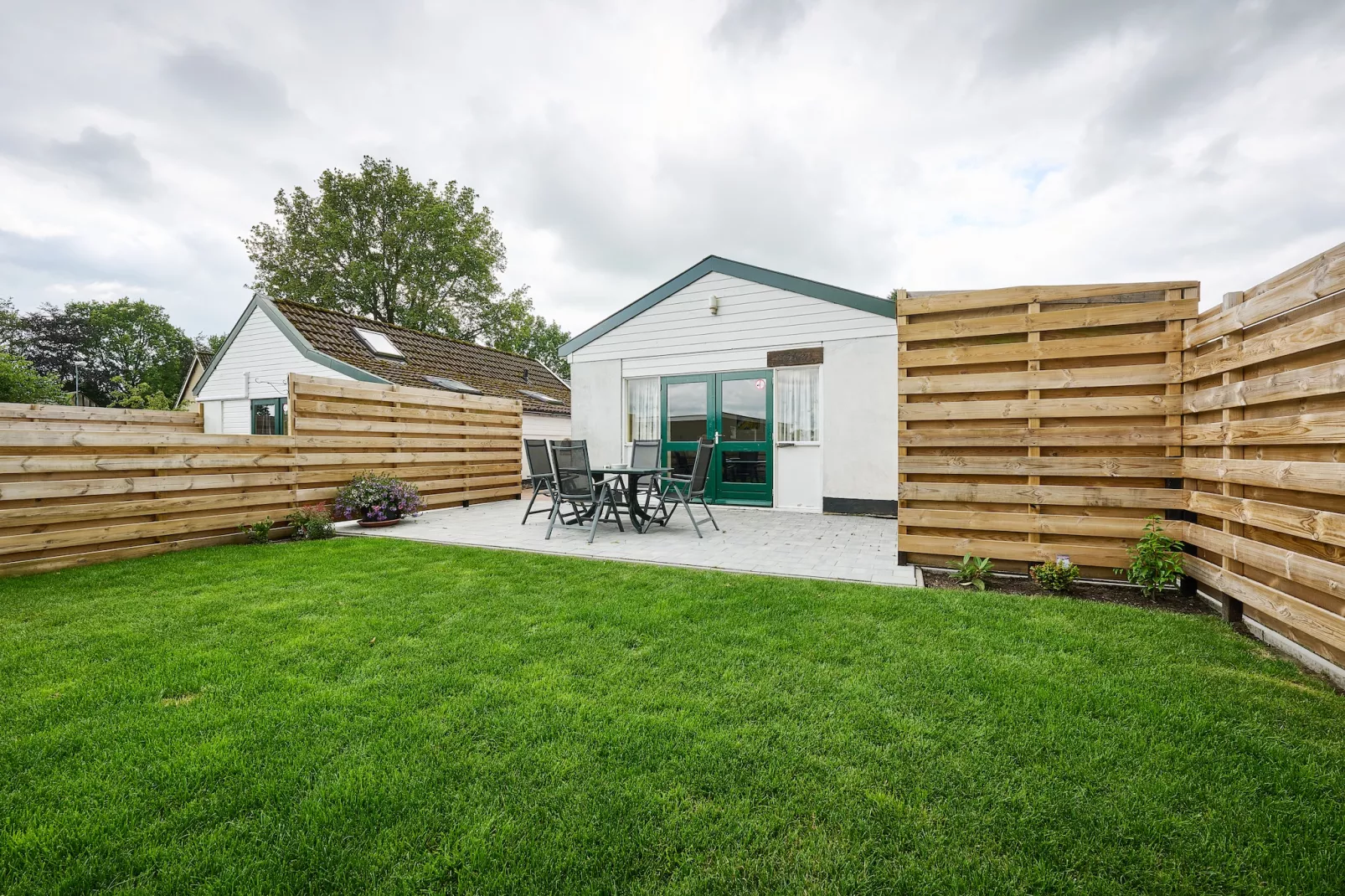 De Ploeg 6P-Gardens in summer