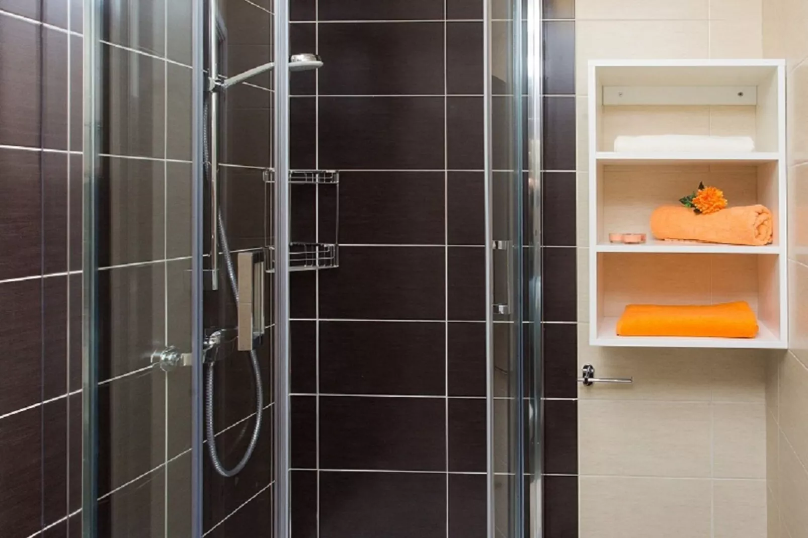 Villa Falcon Rook - Four-Bedroom Villa with Terrace and Swimming Pool-Salle de bain